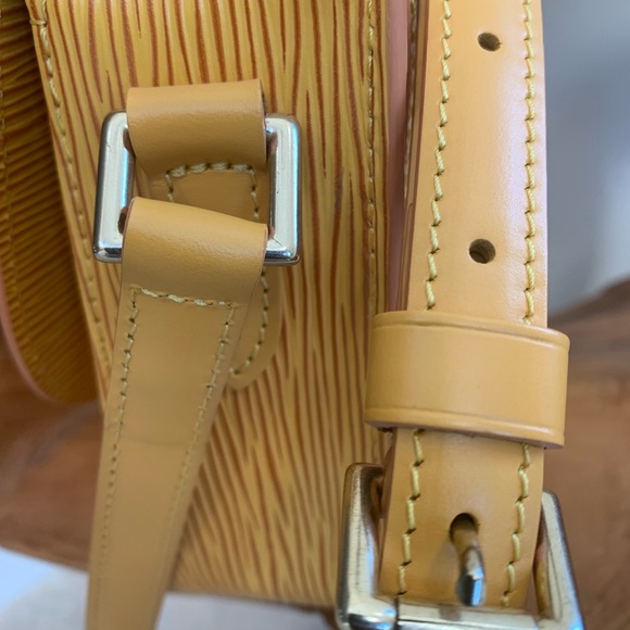 Louis Vuitton Saint-Cloud Mini Tassiri Yellow Epi Leather shoulder bag. - Picture 10 of 16